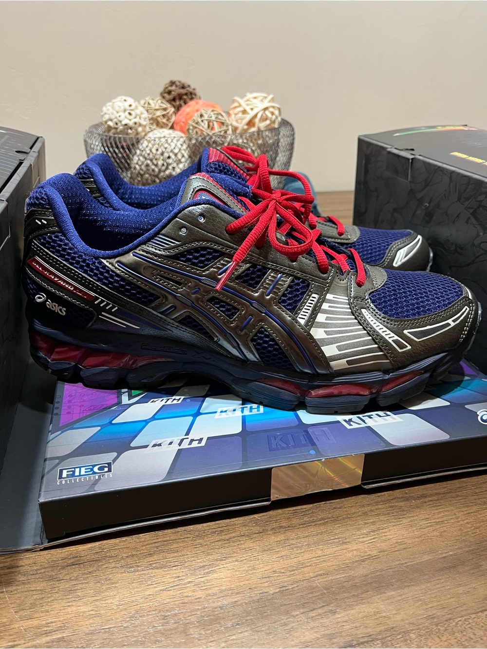 Asics x Kith x Marvel Comics Kayano 12.1 Captain America SZ 12 - Picture 3 of 13